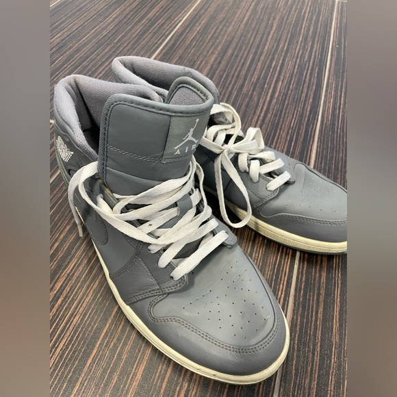 Air Jordan 1 Retro Mid 